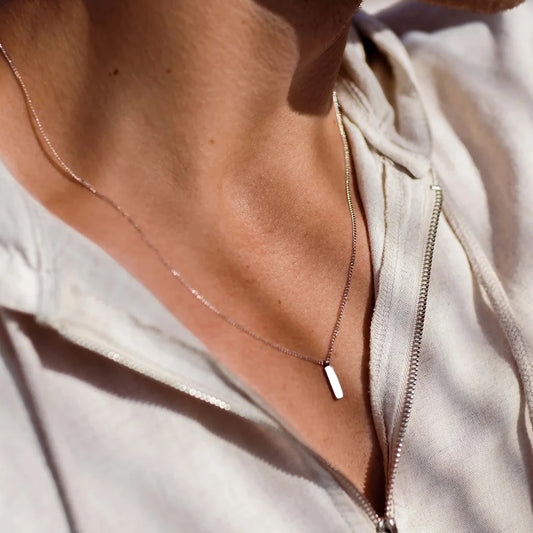 MINIMALIST STAINLESS STEEL NECKLACE WITH RECTANGULAR PENDANT