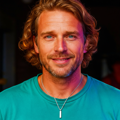 Colar Minimalista em Aço Inoxidável com Pingente Retangular